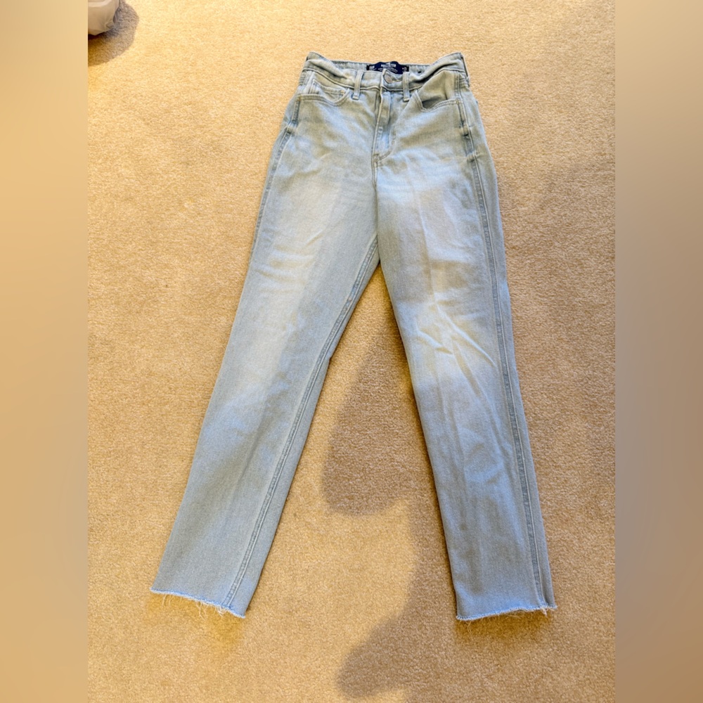 Hollister Ultra High Rise Mom Jeans (Size OOR)